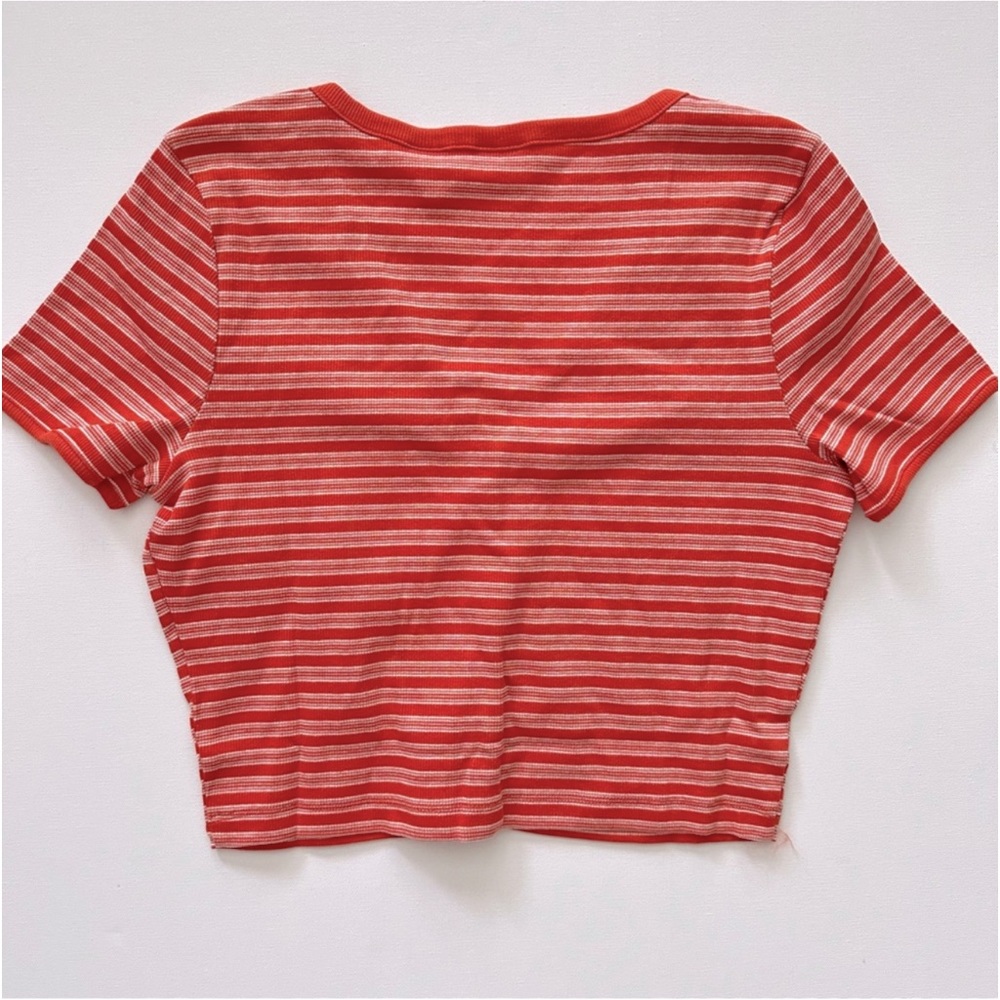 🆕️ Levi’s Ribbed Buttoned T-Shirt. - Picture 3 of 8
